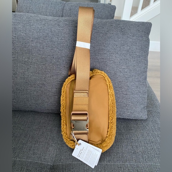 COPY - Everywhere Fleece Belt Bag By Lululemon - Picture 5 of 12